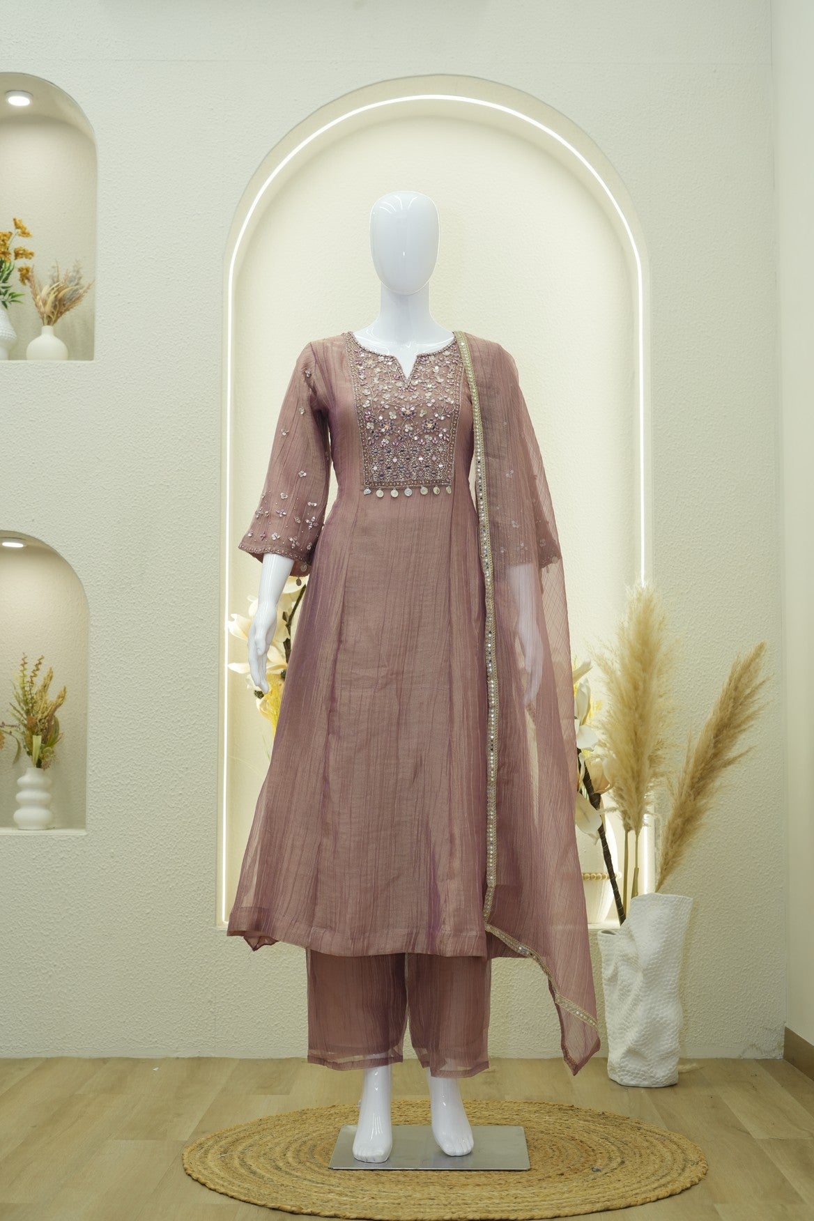 Noor Champagne Festive Set