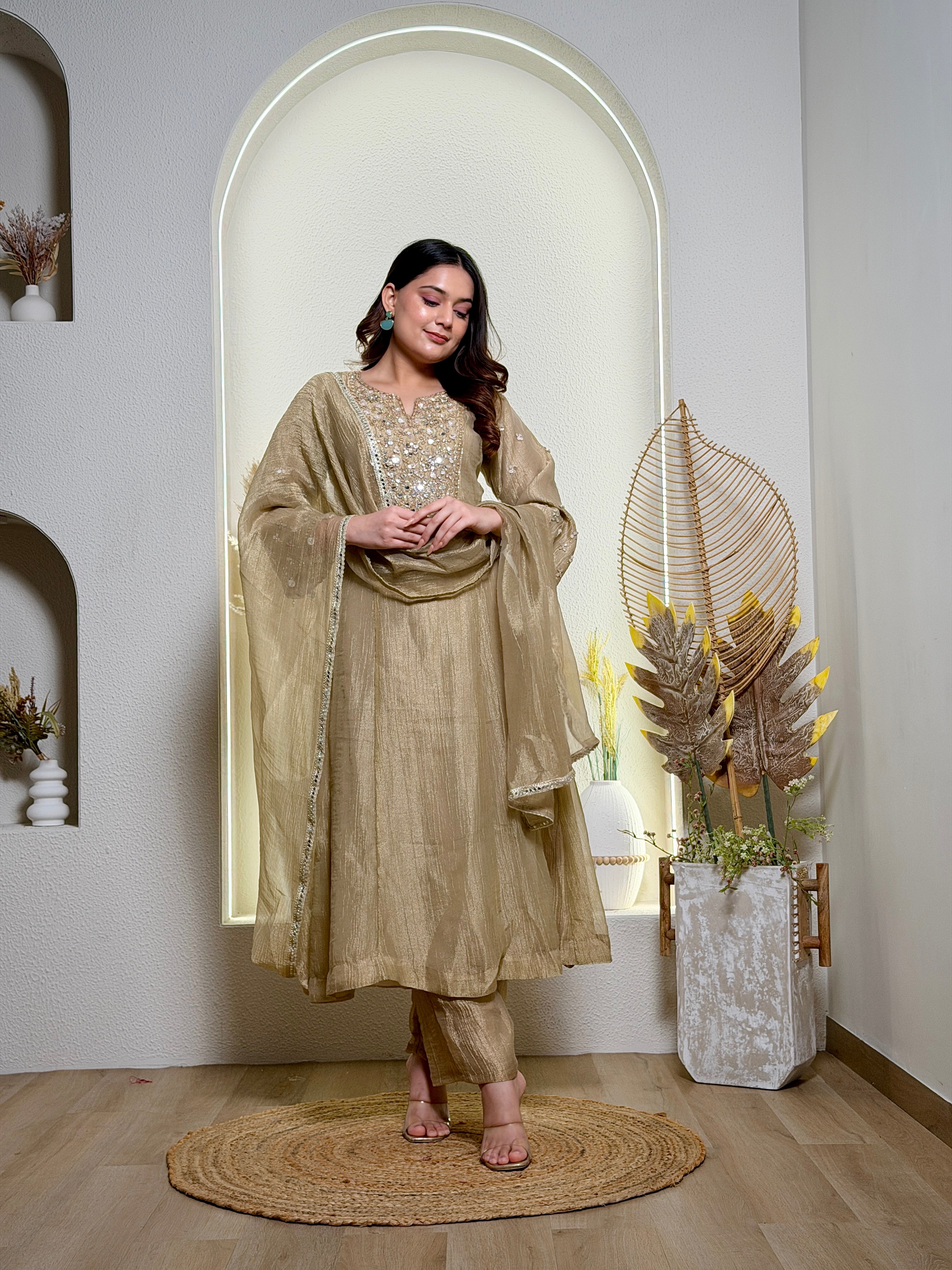 Noor Champagne Festive Set
