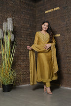 Mustard Aabroo Festive Ensemble